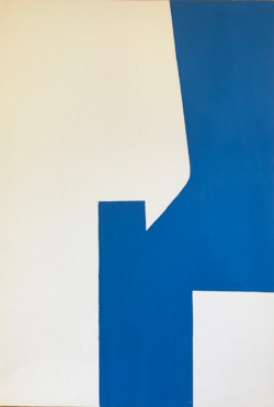 Große hellblaue Form